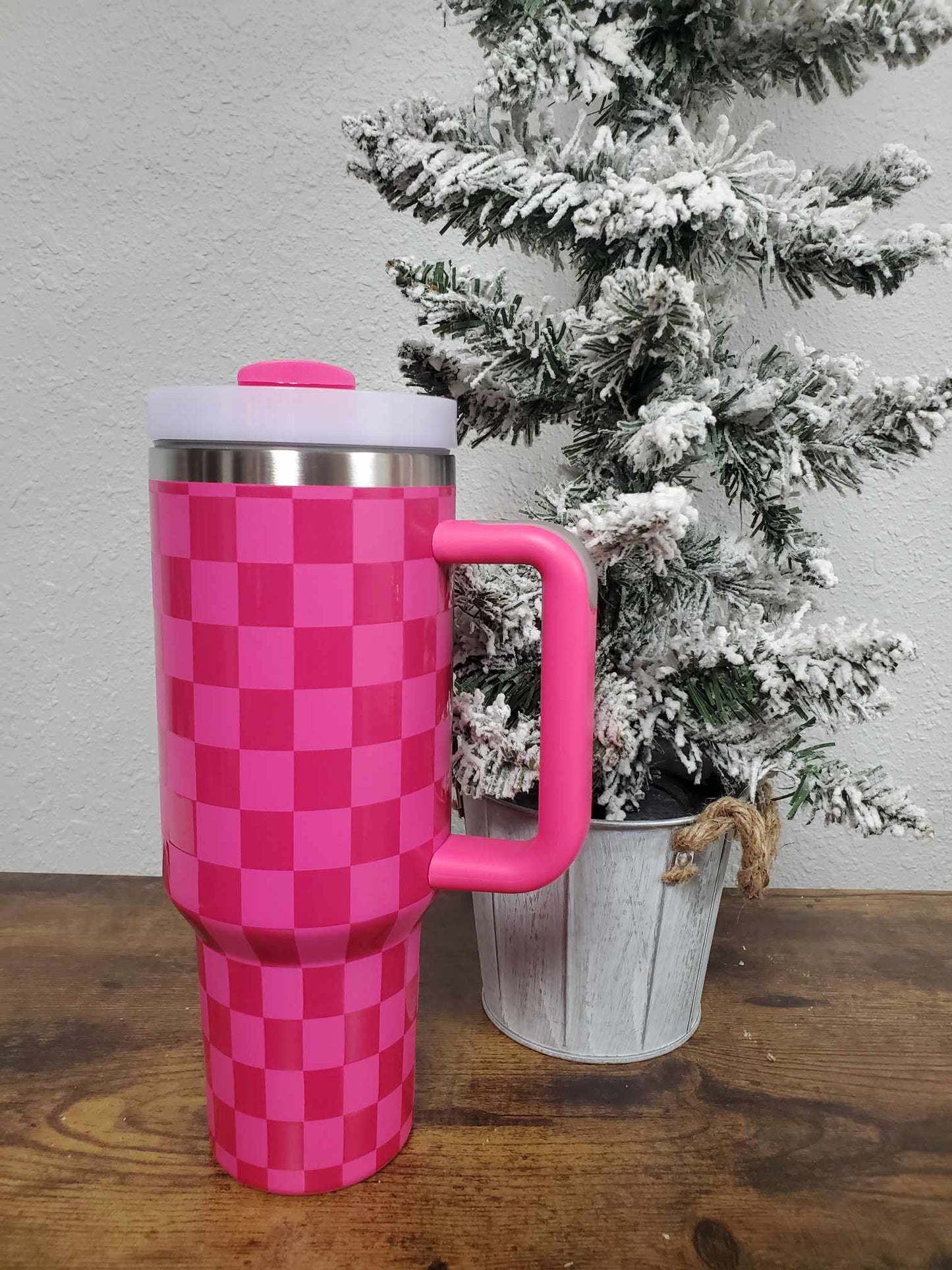 40oz Pink Checkered Tumbler