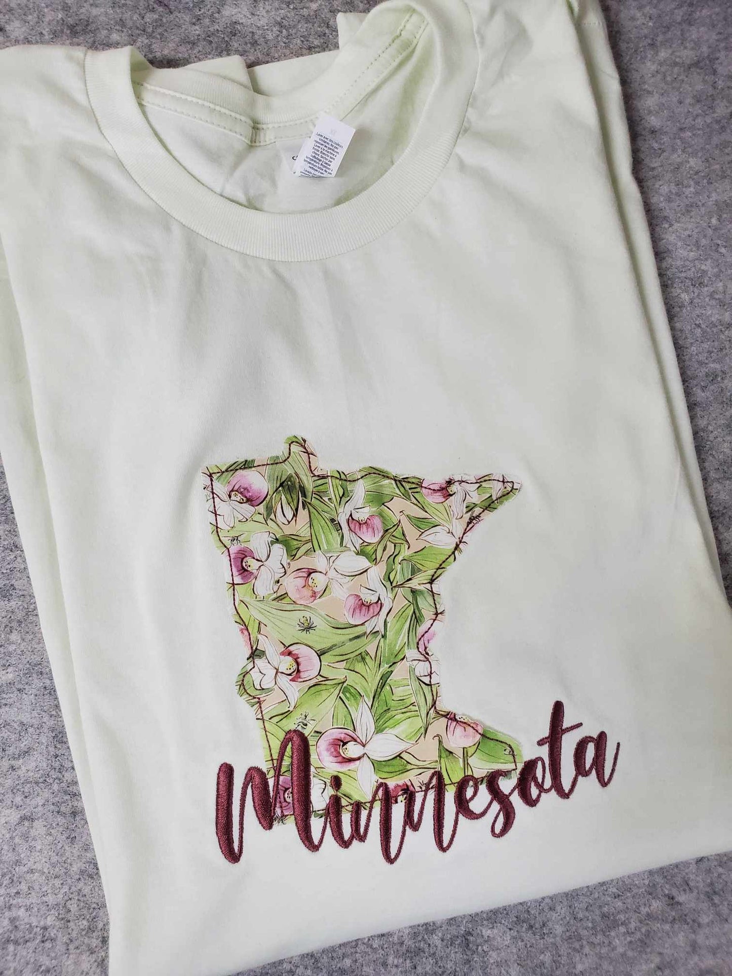 Minnesota (Showy Lady's Slipper) T-shirt